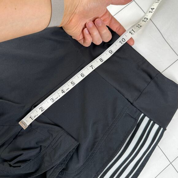 Athleta Shorts Womens 4 Black White Ascender Side Stripe Athletic Workout Gym - Picture 8 of 10